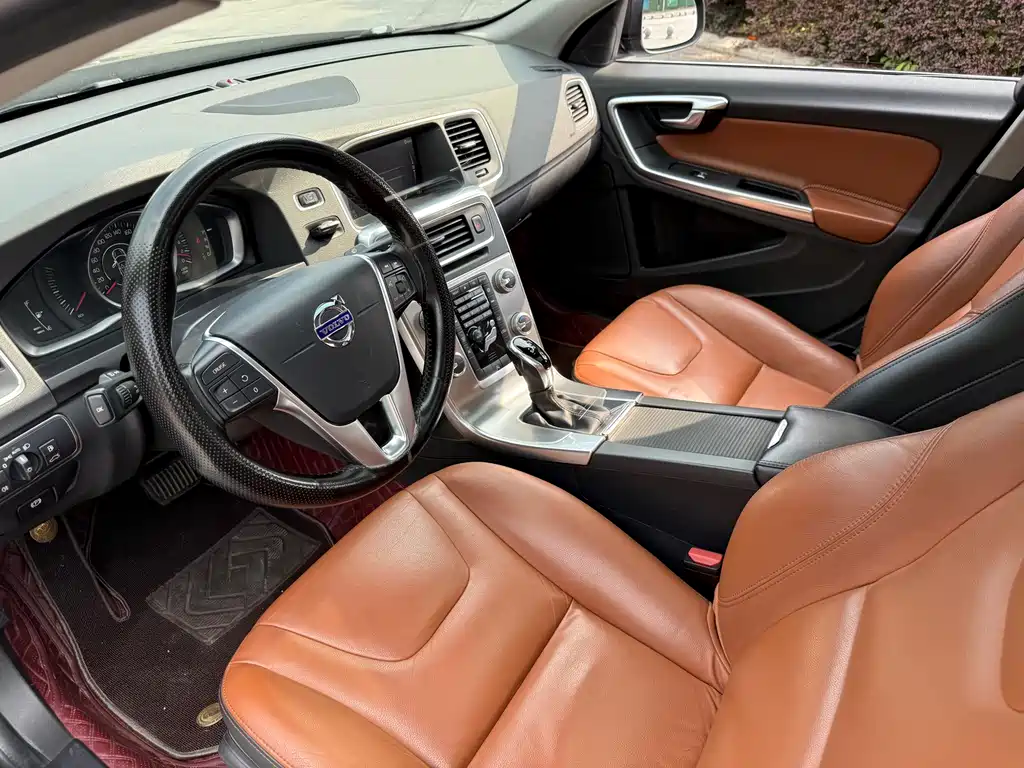 Volvo S60 — фото 10