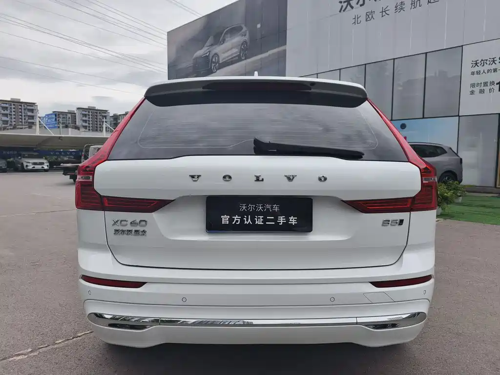 Volvo XC60 — фото 15