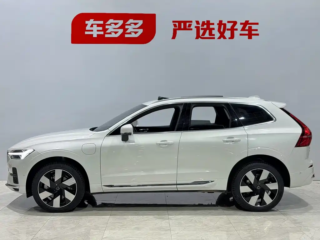 Volvo XC60 PHEV — фото 4