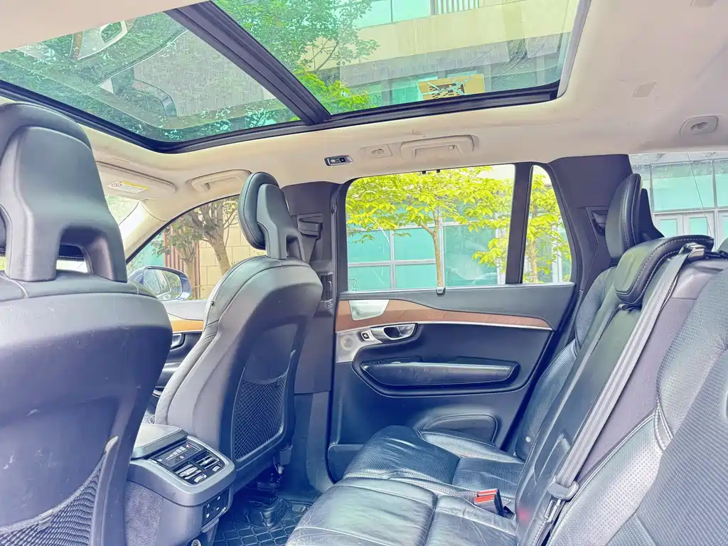 Volvo XC90 — фото 10
