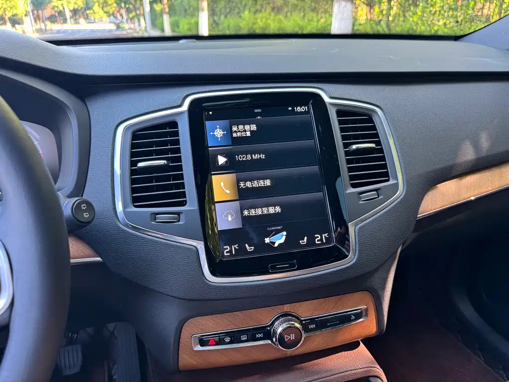 Volvo XC90 — фото 10