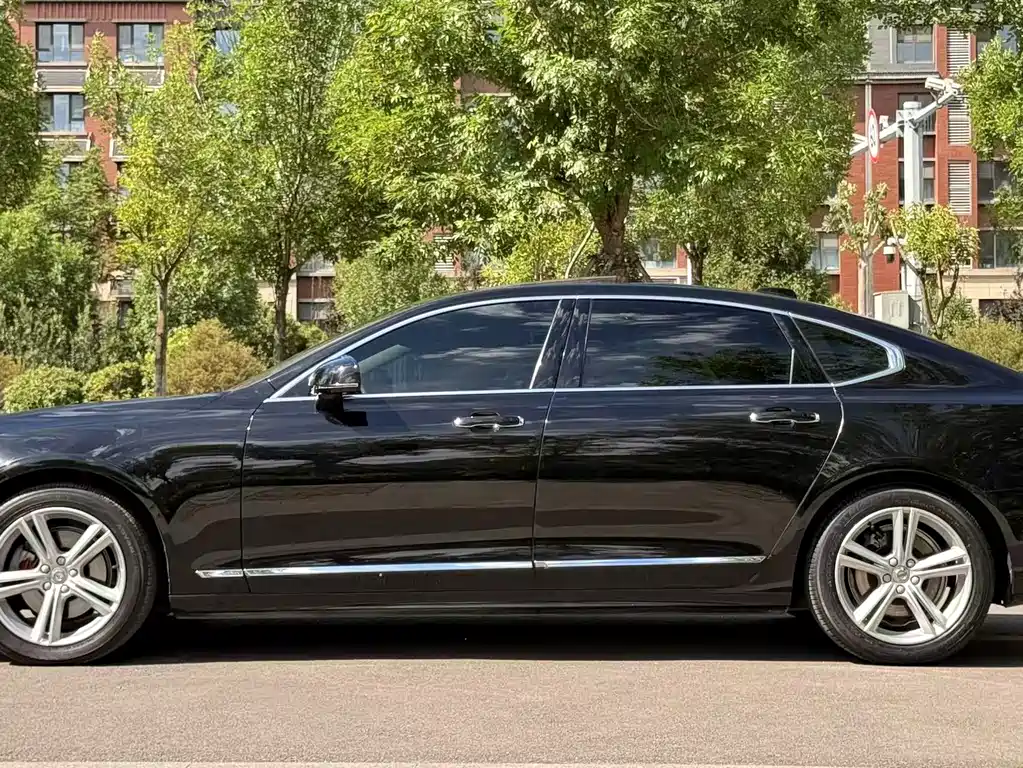 Volvo S90 — фото 9