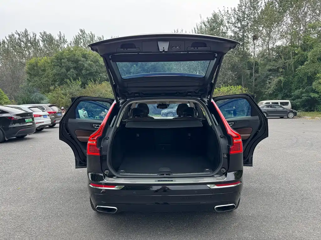 Volvo XC60 — фото 23