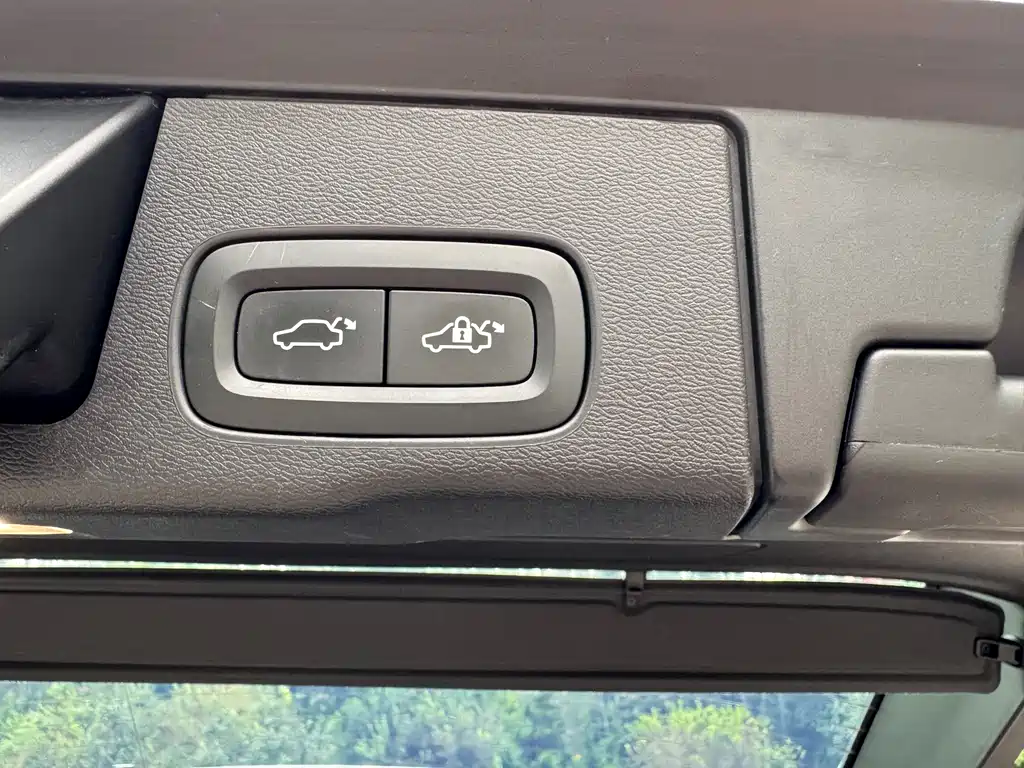Volvo XC60 — фото 25