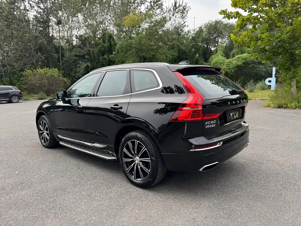 Volvo XC60 — фото 26