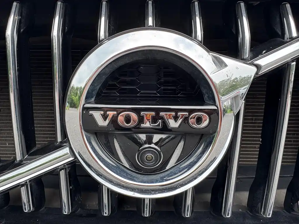 Volvo XC60 — фото 6