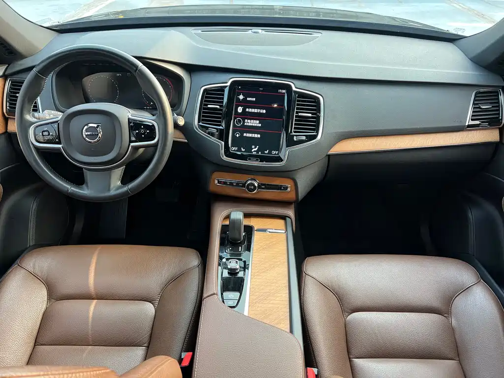 Volvo XC90 — фото 9