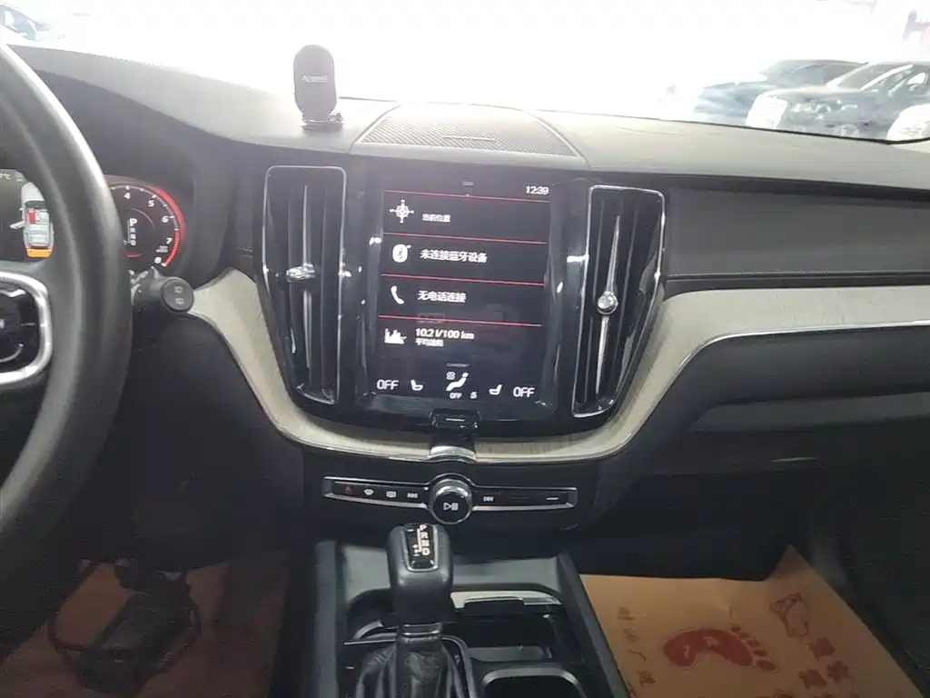 Volvo XC60 — фото 13