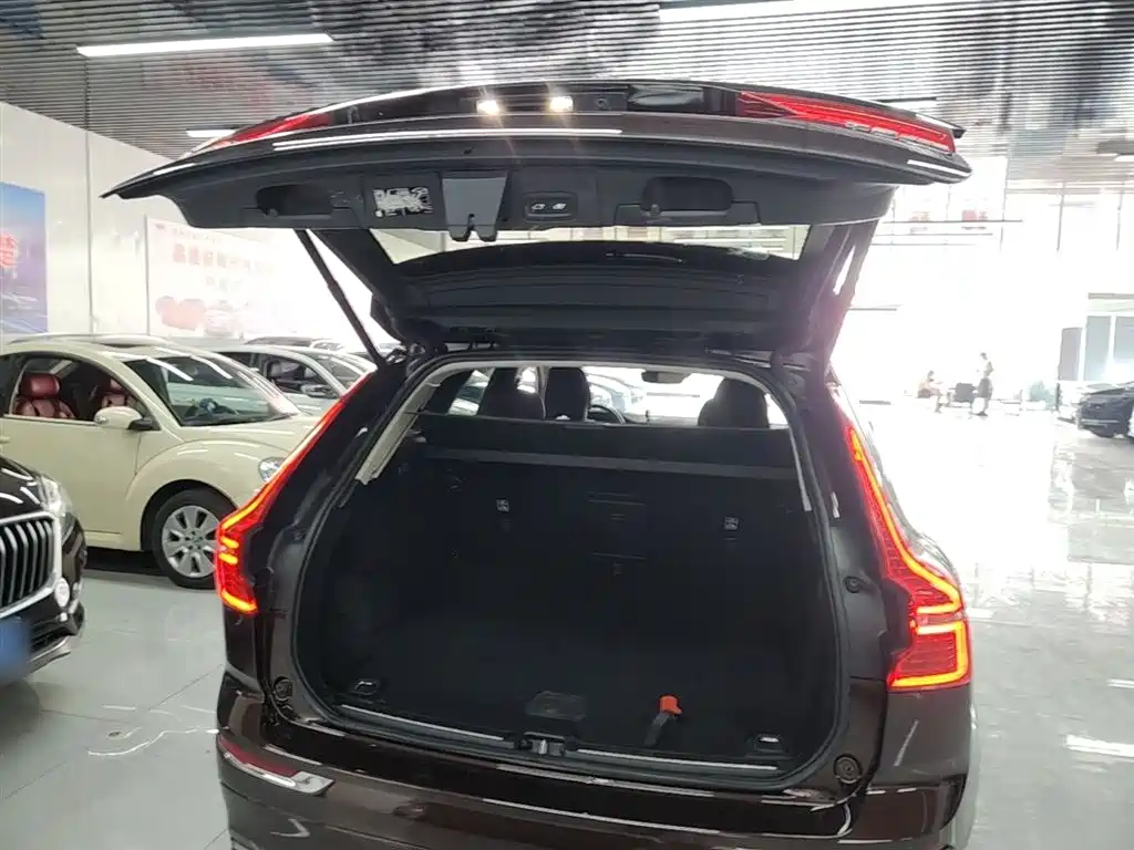Volvo XC60 — фото 19