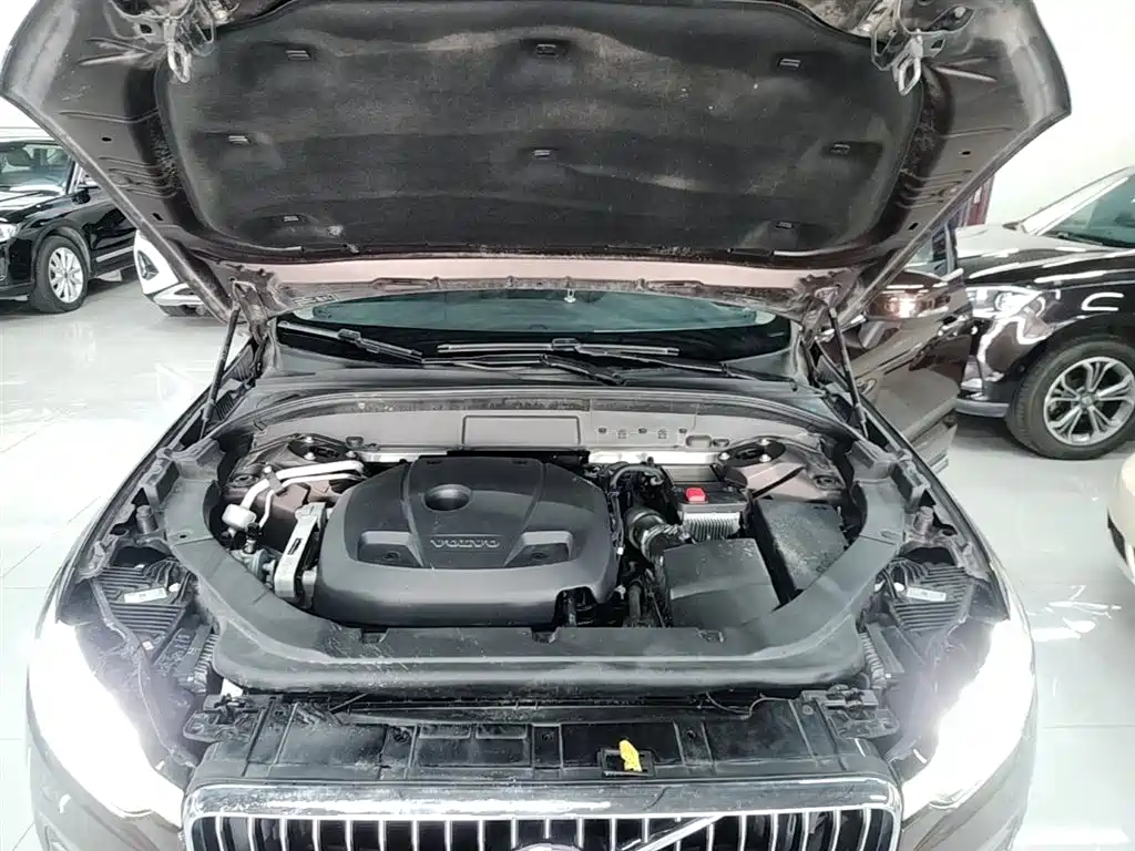 Volvo XC60 — фото 20
