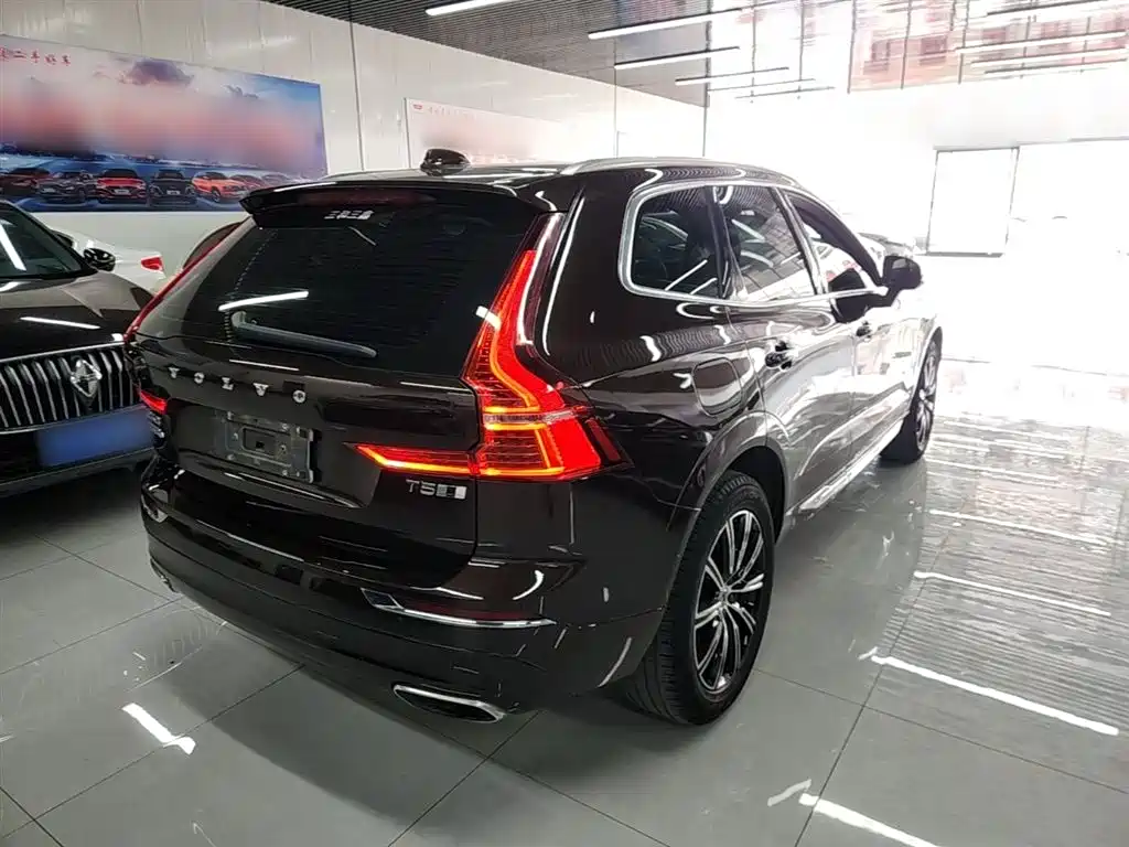 Volvo XC60 — фото 7