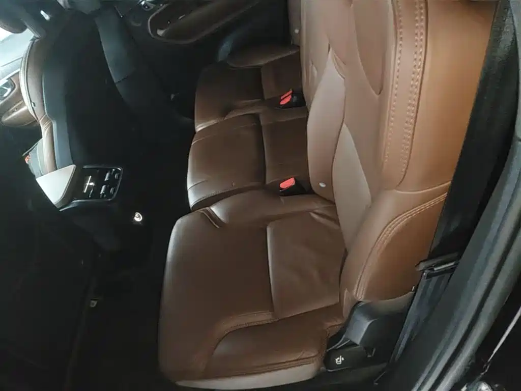 Volvo XC90 — фото 17