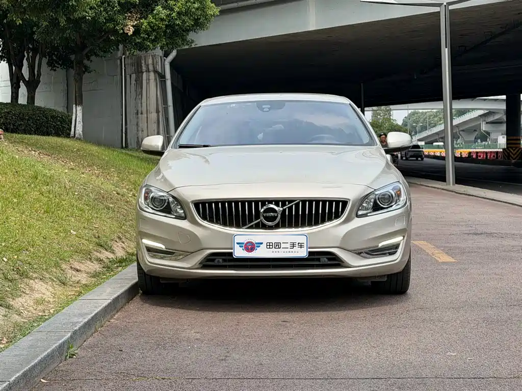 Volvo S60 — фото 2