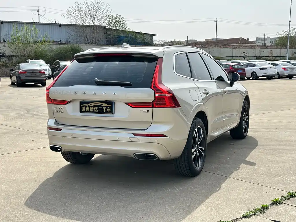 Volvo XC60 — фото 9