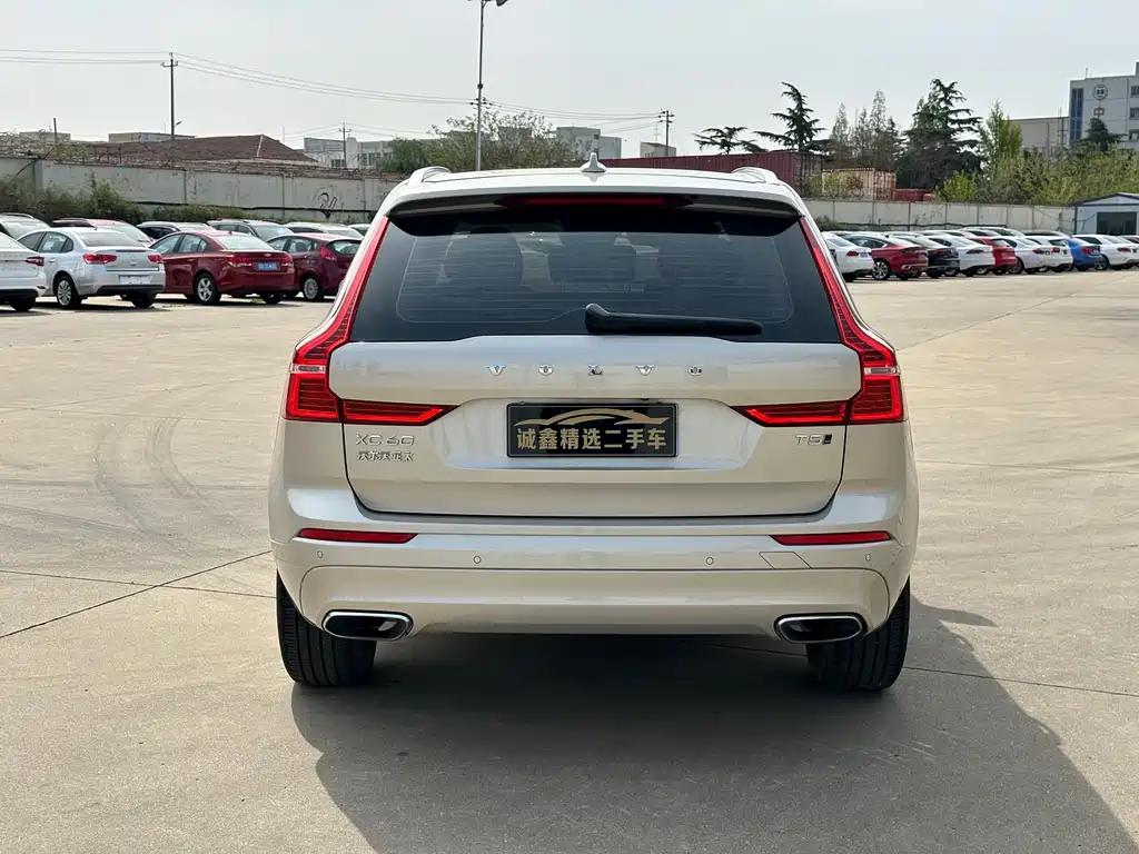 Volvo XC60 — фото 10