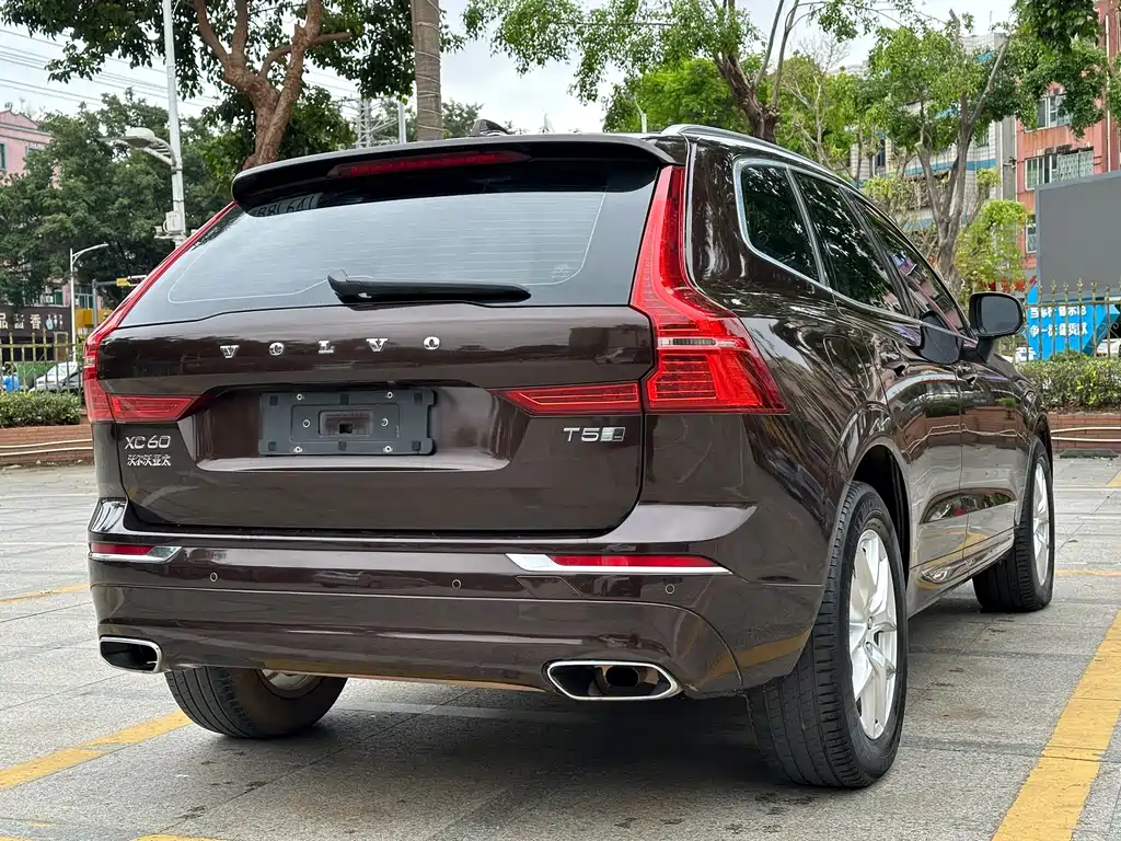 Volvo XC60 — фото 5