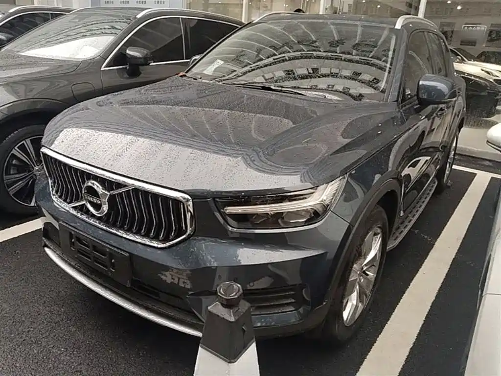 Volvo XC40 — фото 2