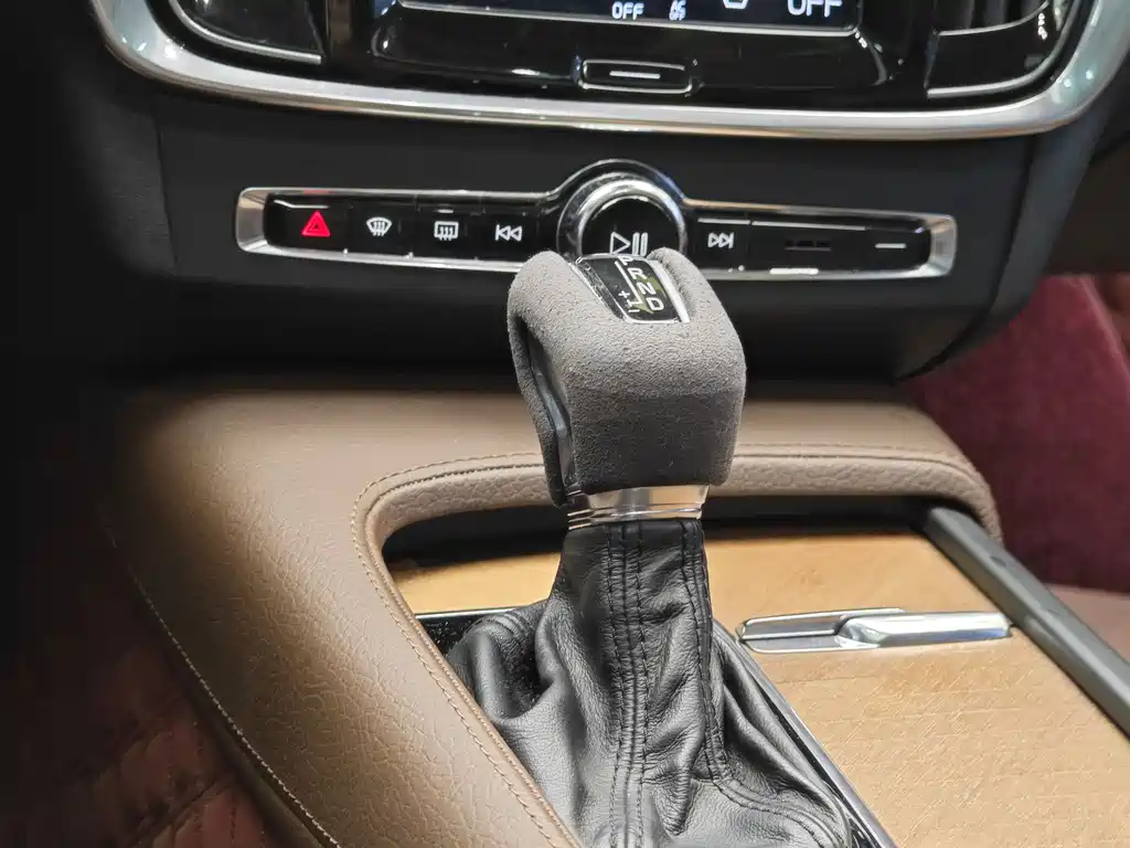 Volvo S90 — фото 18