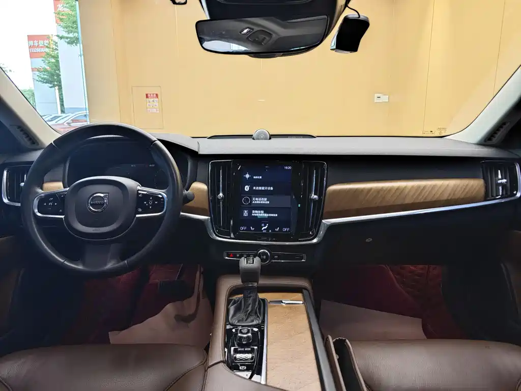 Volvo S90 — фото 21