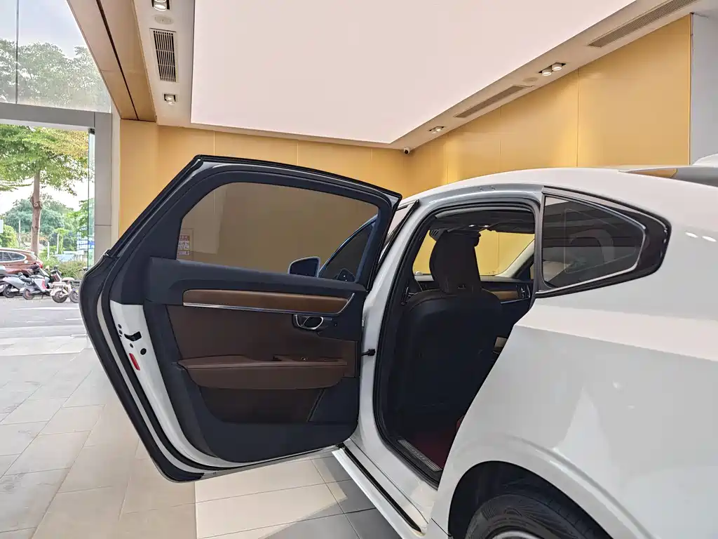Volvo S90 — фото 22
