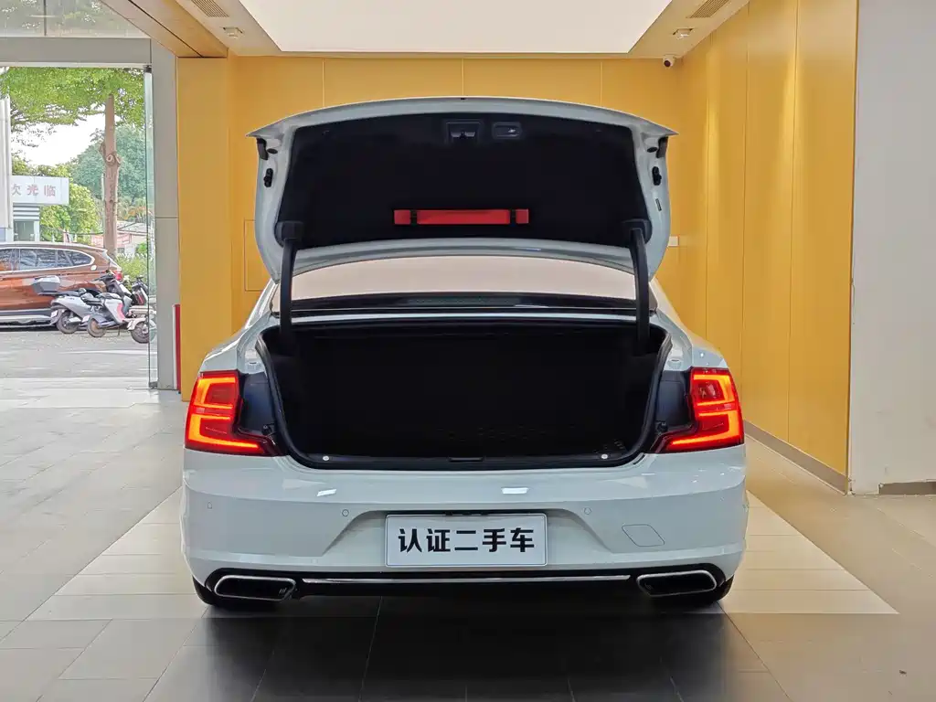 Volvo S90 — фото 29