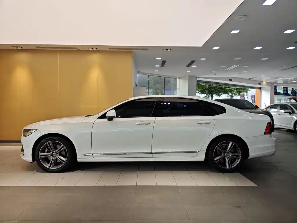 Volvo S90 — фото 7