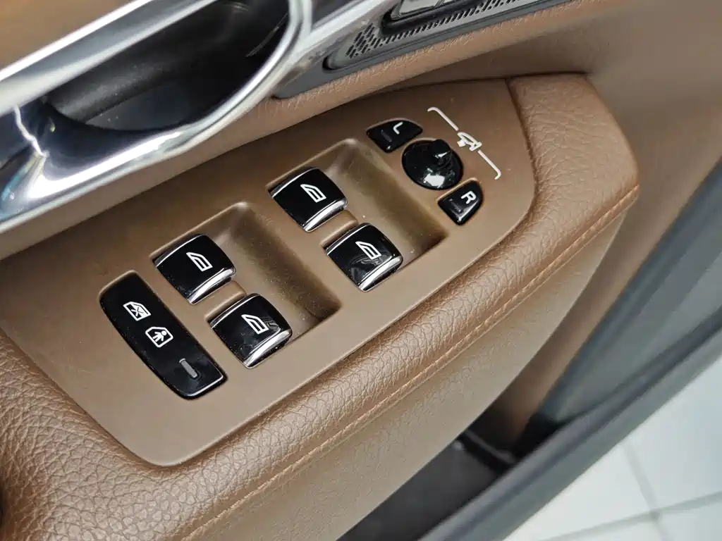Volvo S90 — фото 10