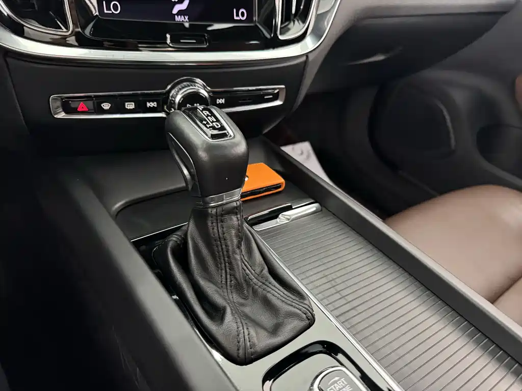 Volvo S60 — фото 13