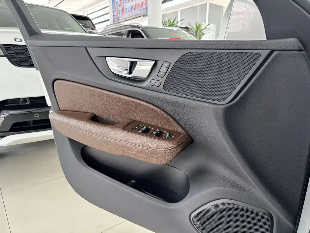 Volvo S60 — фото 15