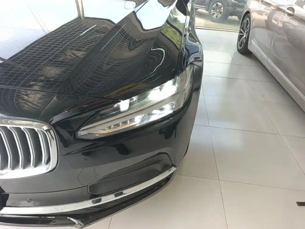 Volvo S90 — фото 24