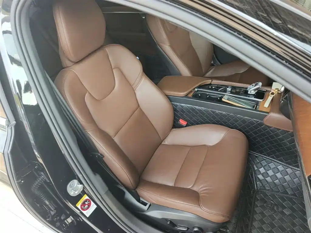 Volvo S90 — фото 25