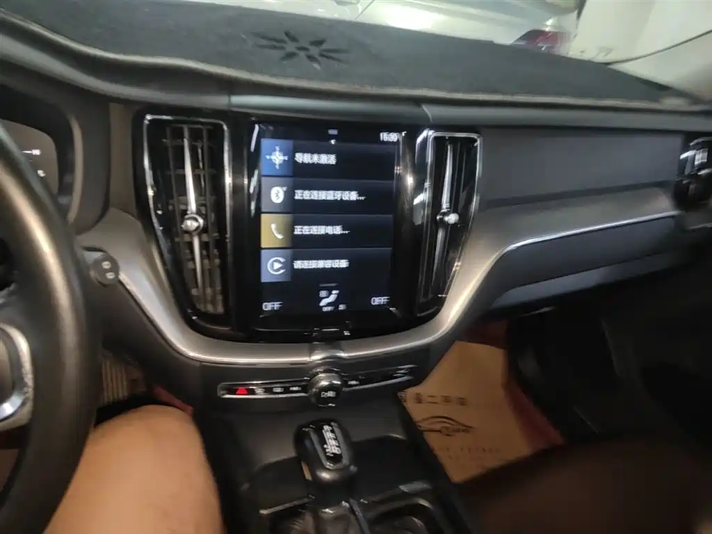Volvo XC60 — фото 13
