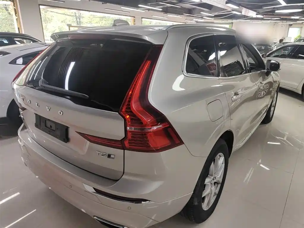 Volvo XC60 — фото 7