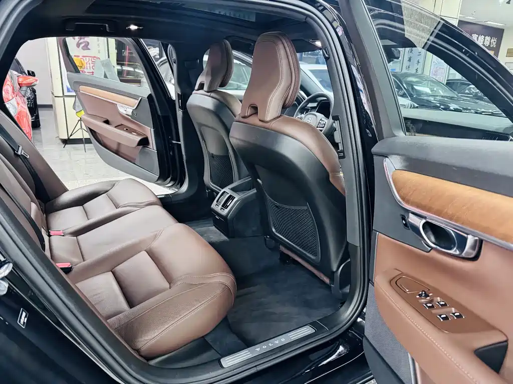 Volvo S90 — фото 10