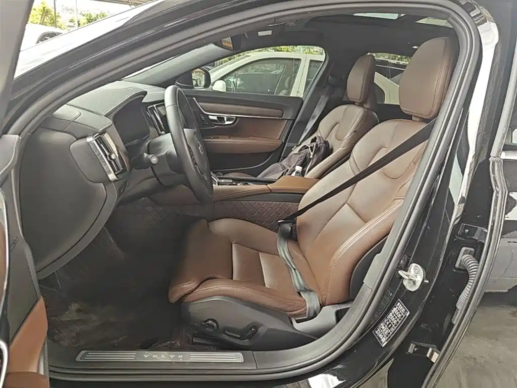 Volvo S90 — фото 11
