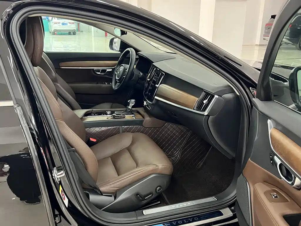 Volvo S90 — фото 10