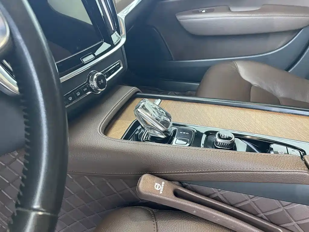 Volvo S90 — фото 13