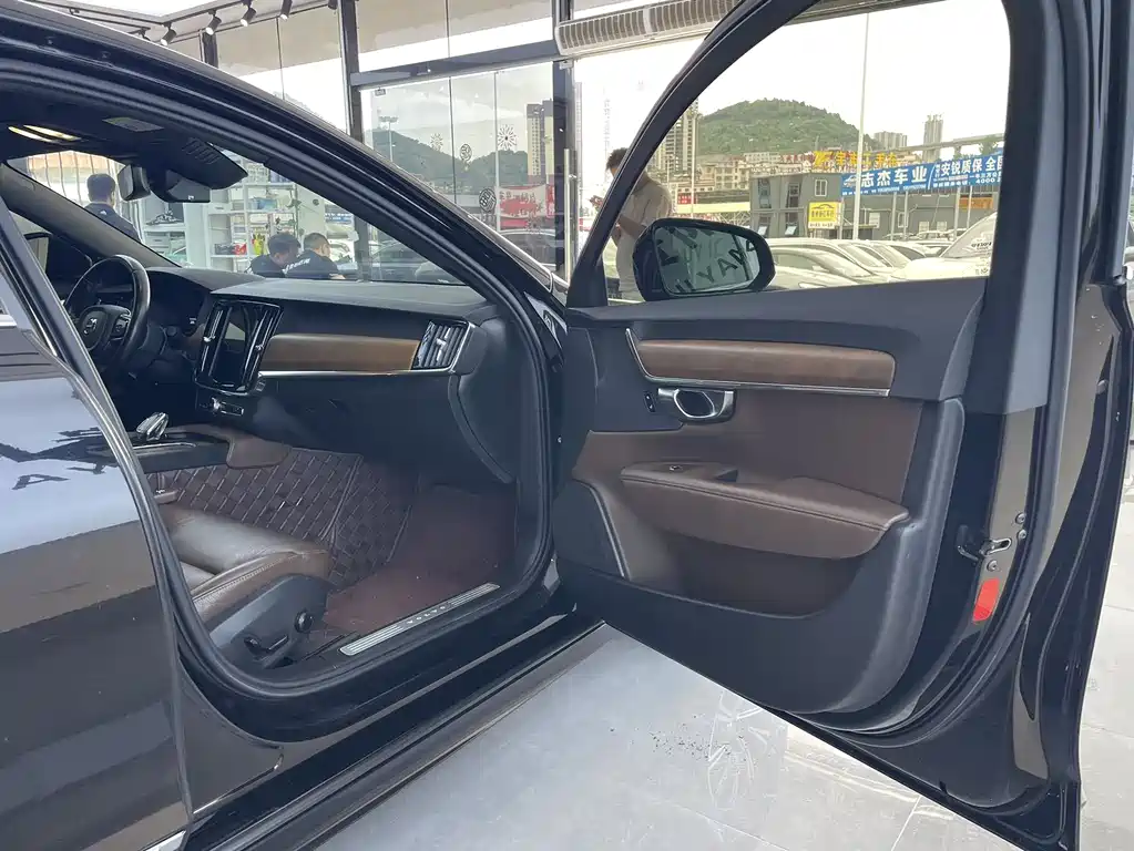 Volvo S90 — фото 14