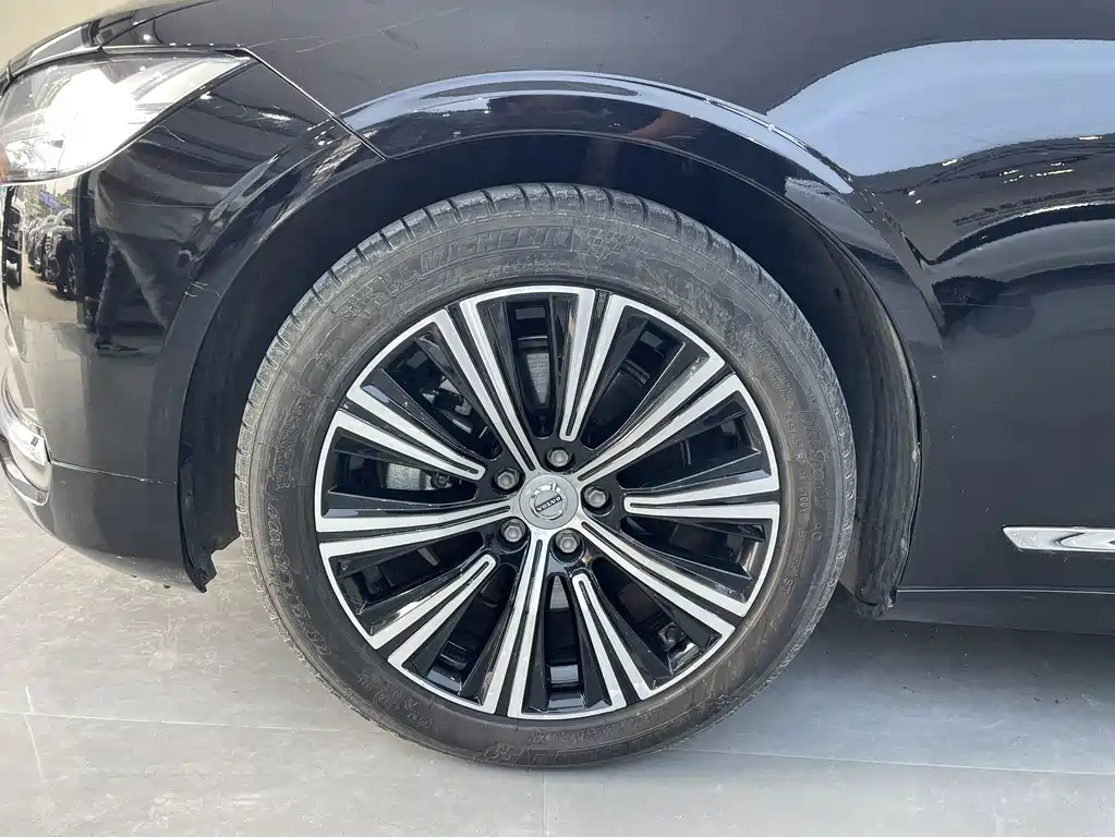 Volvo S90 — фото 18