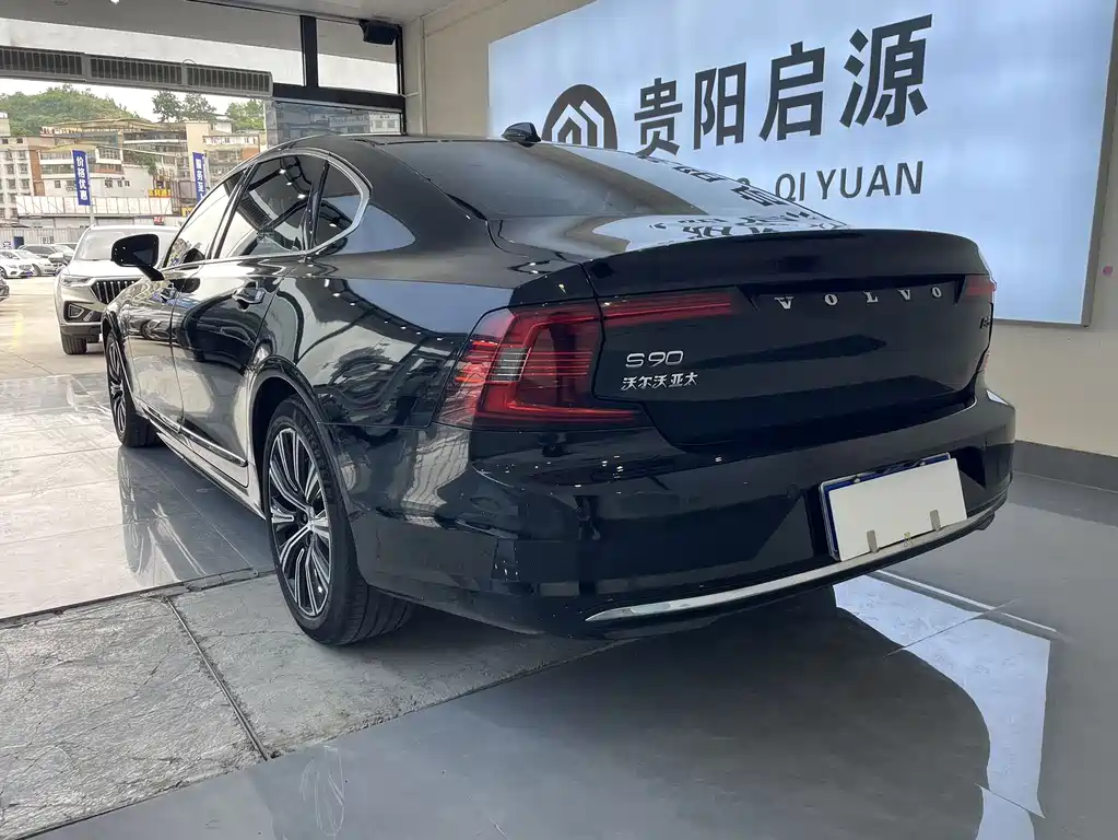 Volvo S90 — фото 20