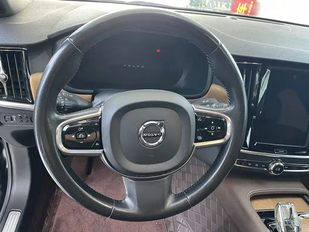 Volvo S90 — фото 9