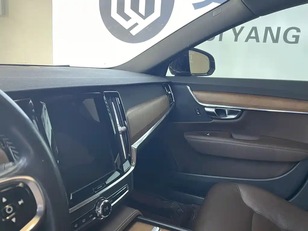 Volvo S90 — фото 10
