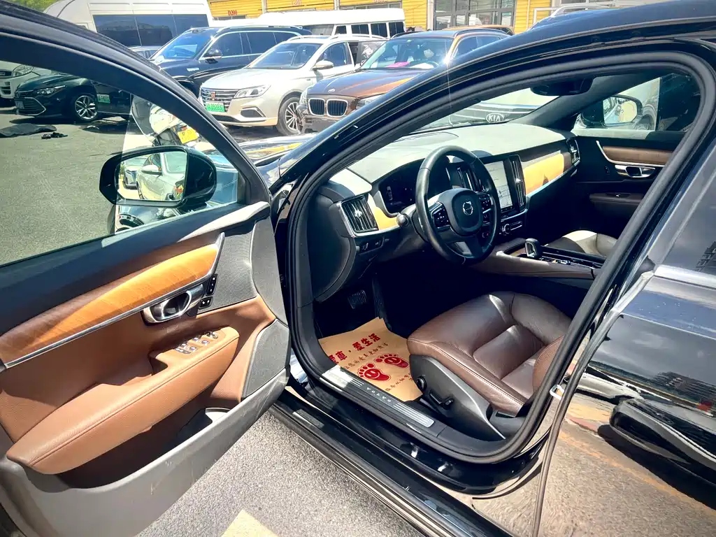 Volvo S90 — фото 9