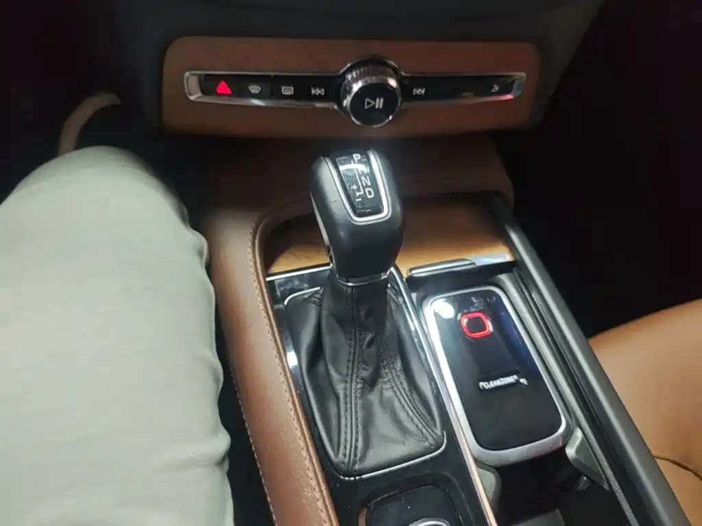 Volvo XC90 — фото 14