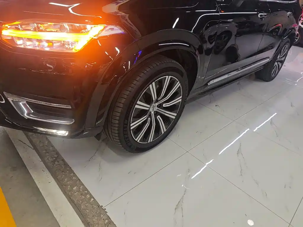 Volvo XC90 — фото 23