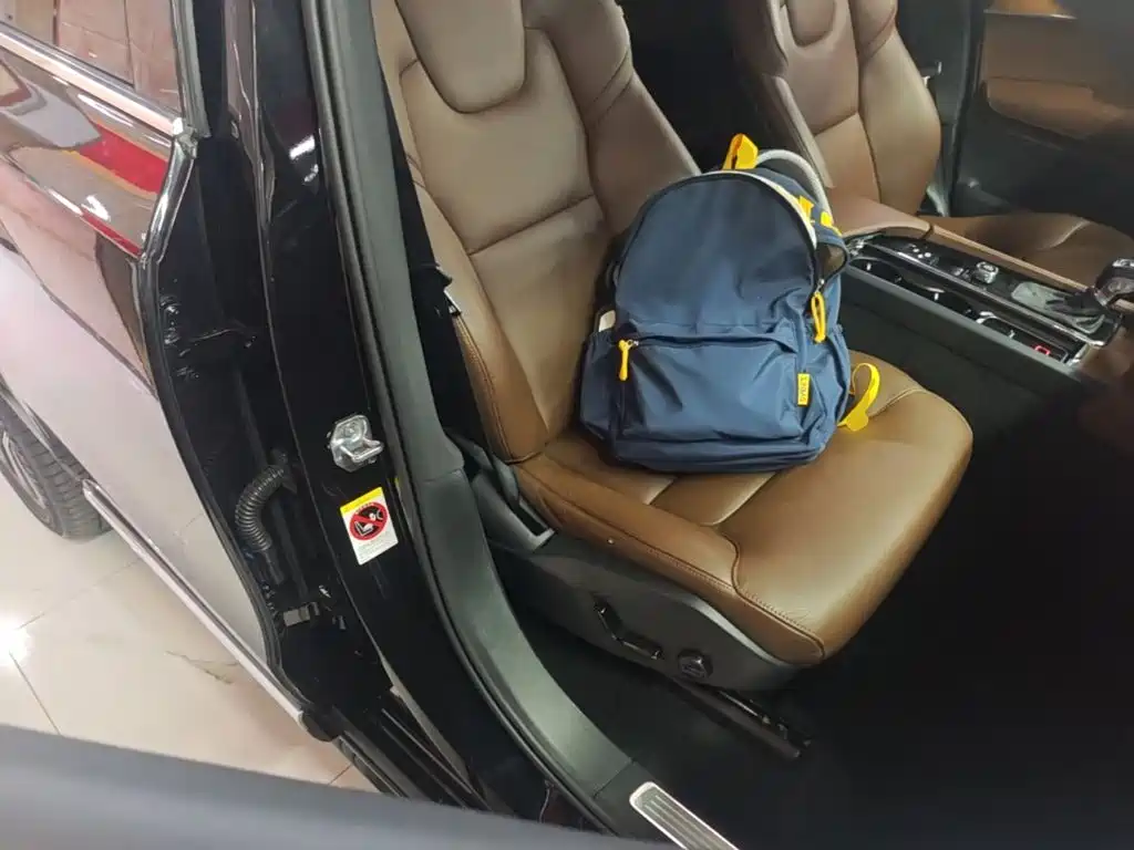 Volvo XC90 — фото 25