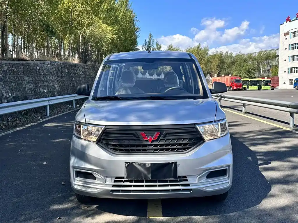 Wuling Hongguang V — фото 2