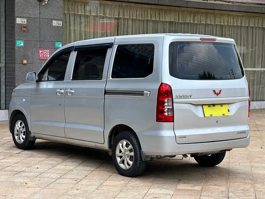 Wuling Hongguang V — фото 11