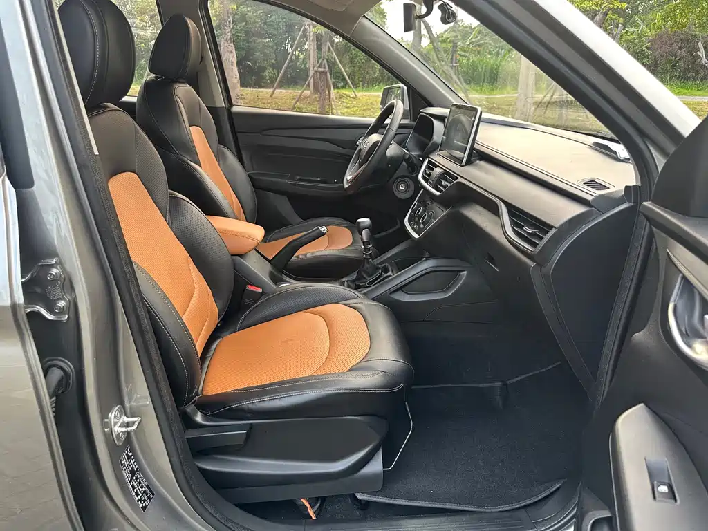 Wuling Hongguang S3 — фото 10