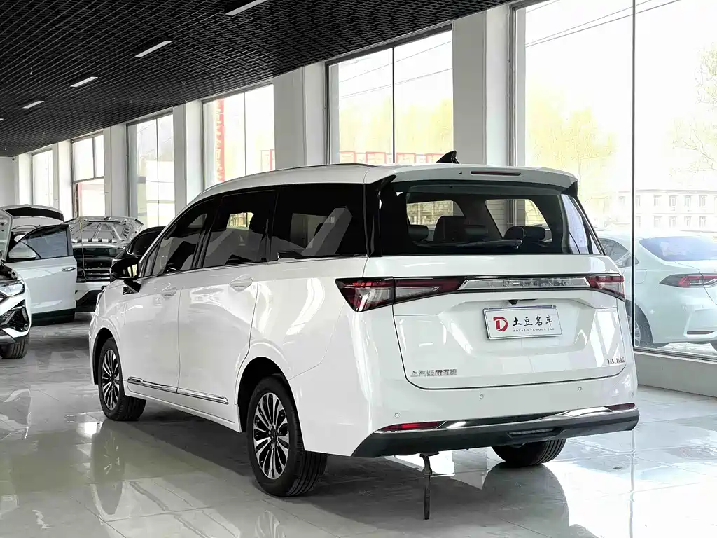 Wuling Jiachen — фото 4